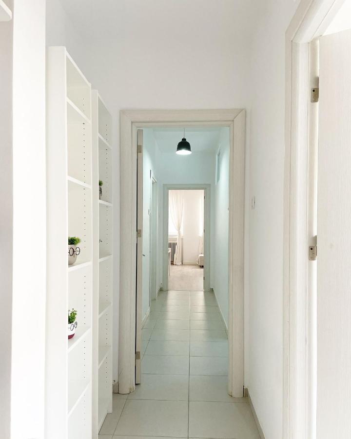 White Apartment Bucarest Exterior foto